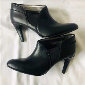 Adrienne Vittadini black leather heeled booties